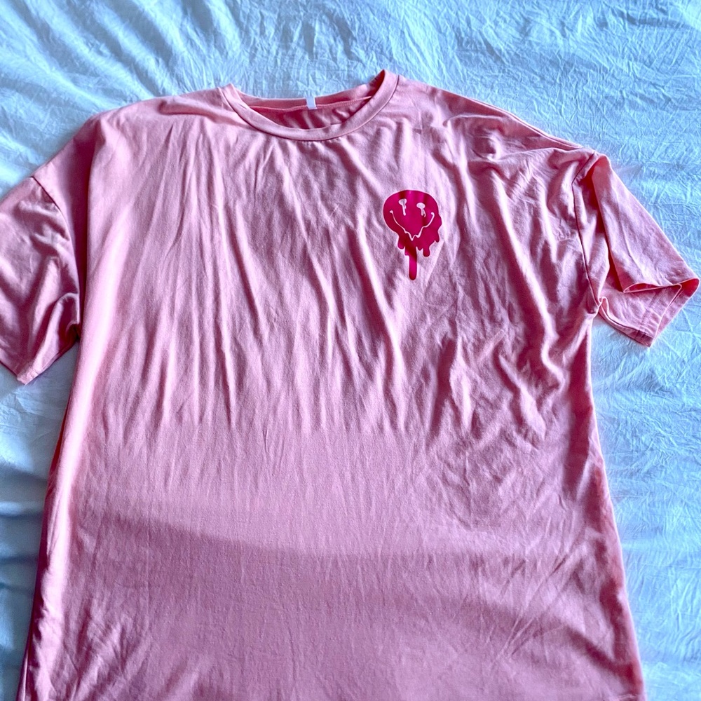 Women’s trendy oversized shirt!